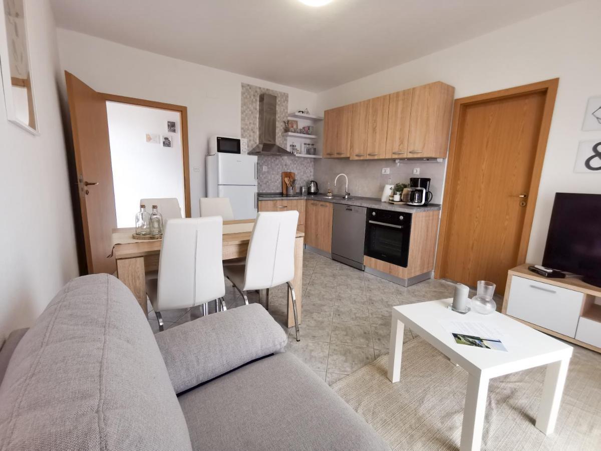 A4 Apartmani Kevic Kaštela Eksteriør billede